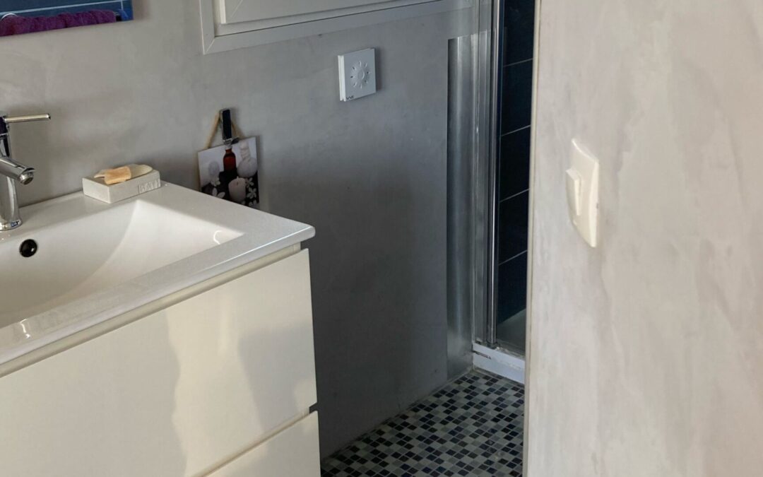 Optimiser la ventilation des salles de bain et cuisines pour prévenir l’apparition de moisissures